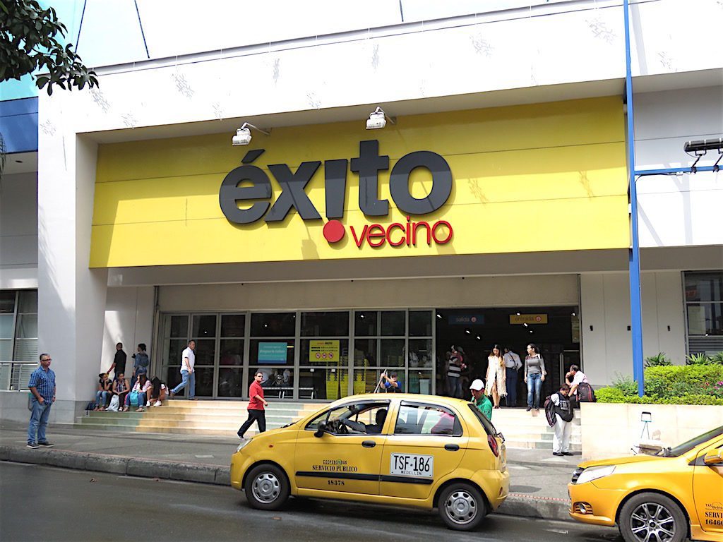 Outside entrance to the Exito at Los Molinos mall in Belén