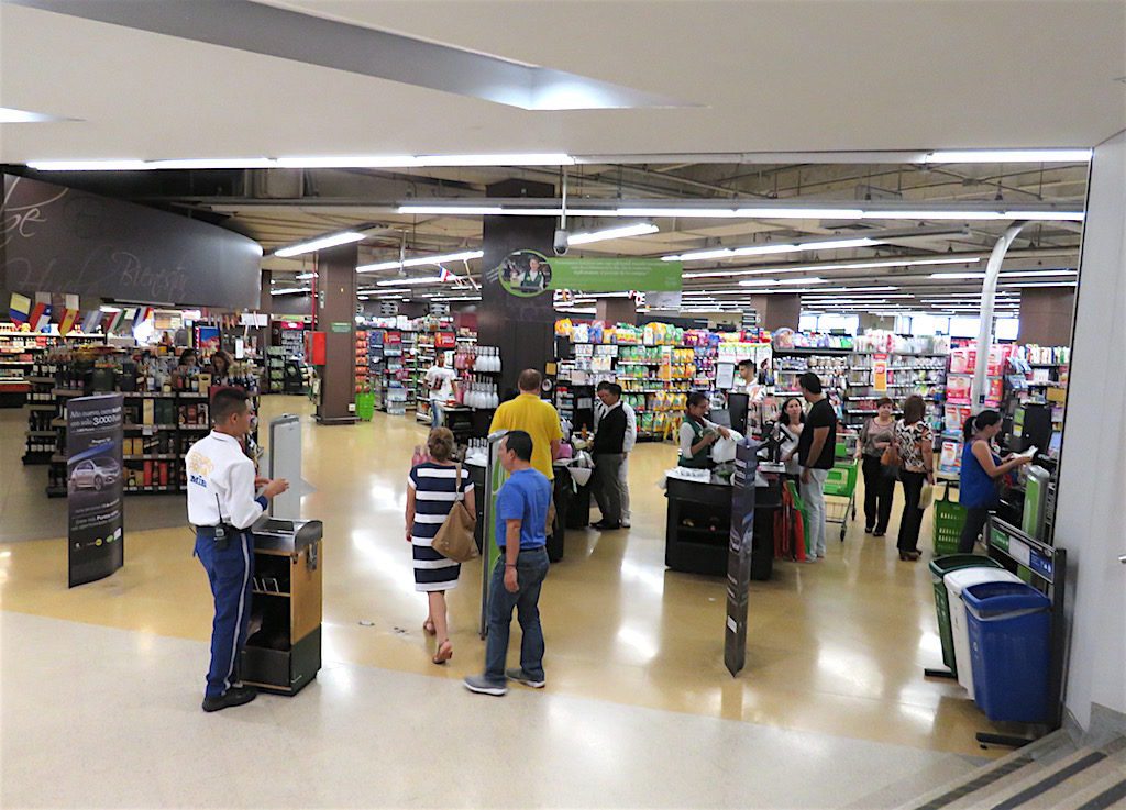 Entrance to Carula at Oviedo mall