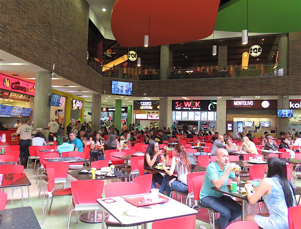 The ground floor food court in Florida Parque